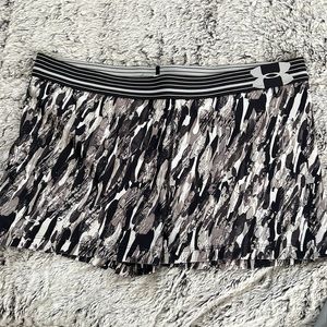 Under Armour spandex gym shorts Medium